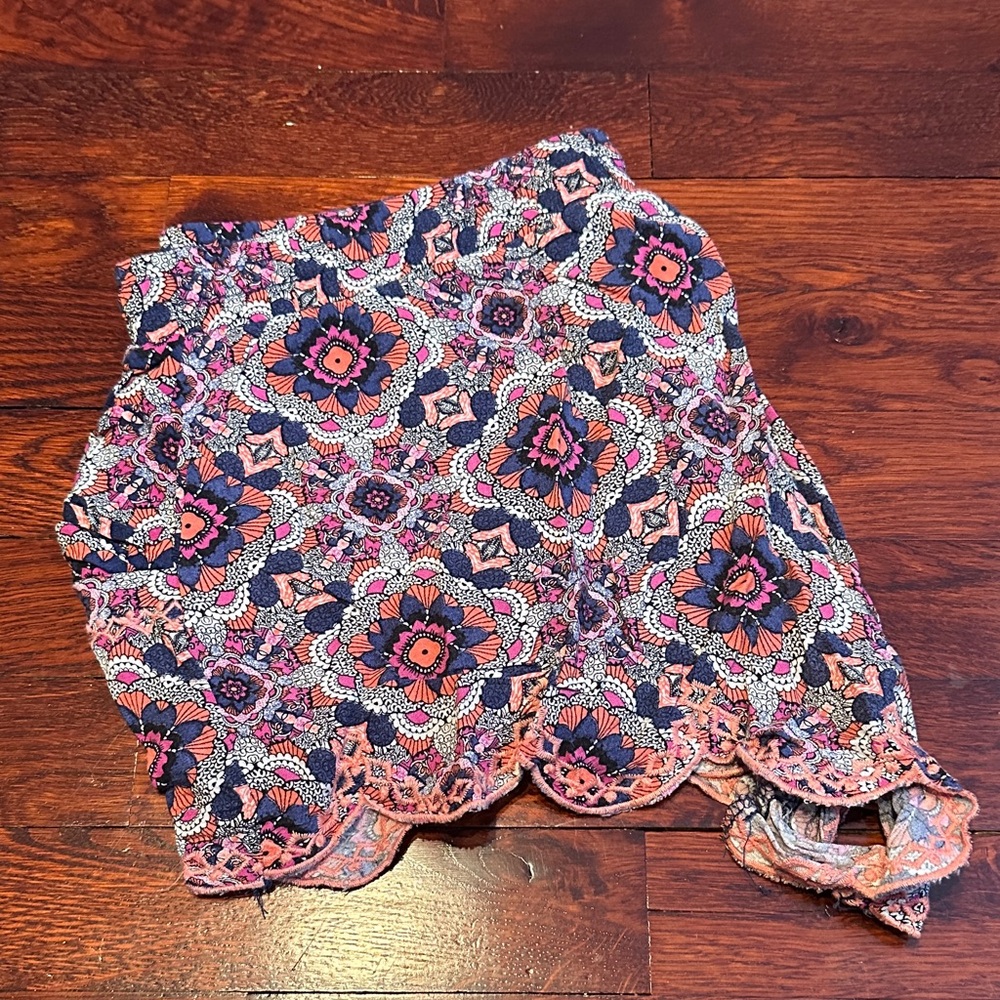 Alta (Francesca’s) Floral Patterned Women's Shorts